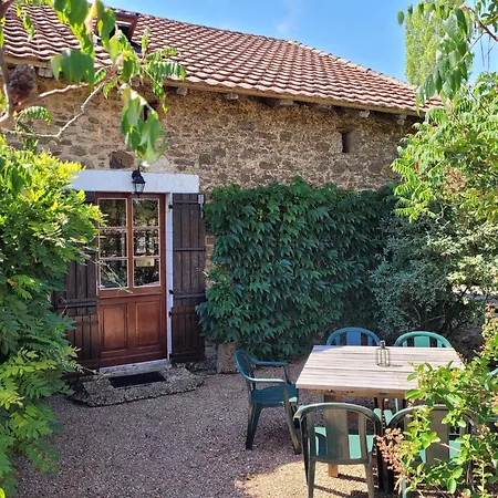 Authentic Estate In The Dordogne With A Pool Vakantiehuis
