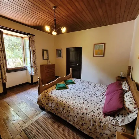 Authentic Estate In The Dordogne With A Pool Vakantiehuis