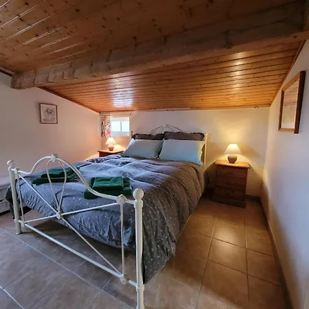 Authentic Estate In The Dordogne With A Pool Vakantiehuis Saint-Saud-Lacoussière