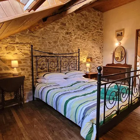 Authentic Estate In The Dordogne With A Pool Saint-Saud-Lacoussière
